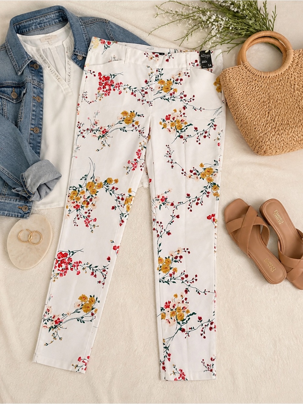 New York & Company White Floral Cropped Pants